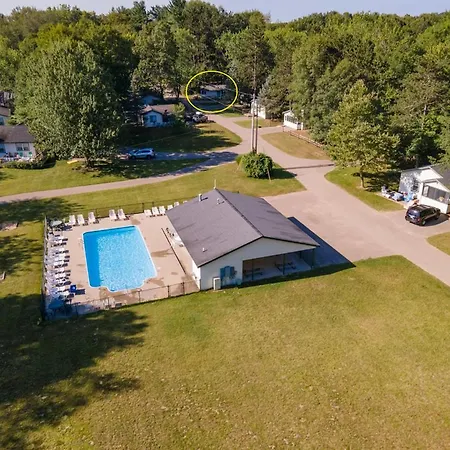 Goshorn 18 - Located In Goshorn Lake Resort - Shared Pool - Lake Access